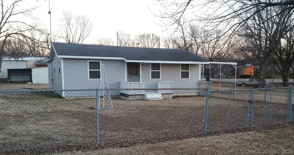 810 NE 3rd St, Henryetta, OK 74437 - photo 1