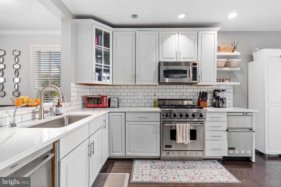 735 Massey Ln unit A, Alexandria, VA 22314 - photo 1