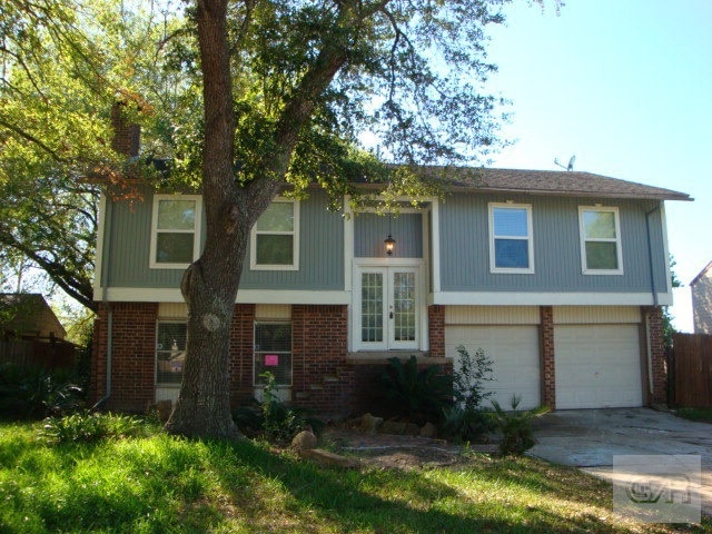 424 Gleneagles Dr, Friendswood, TX 77546 - photo 1