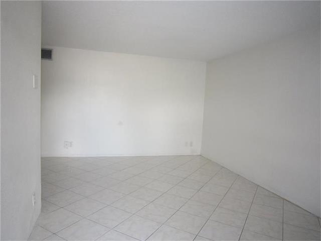 400 SE 3 Ave unit 104, Hallandale Beach, FL 33009 - photo 1
