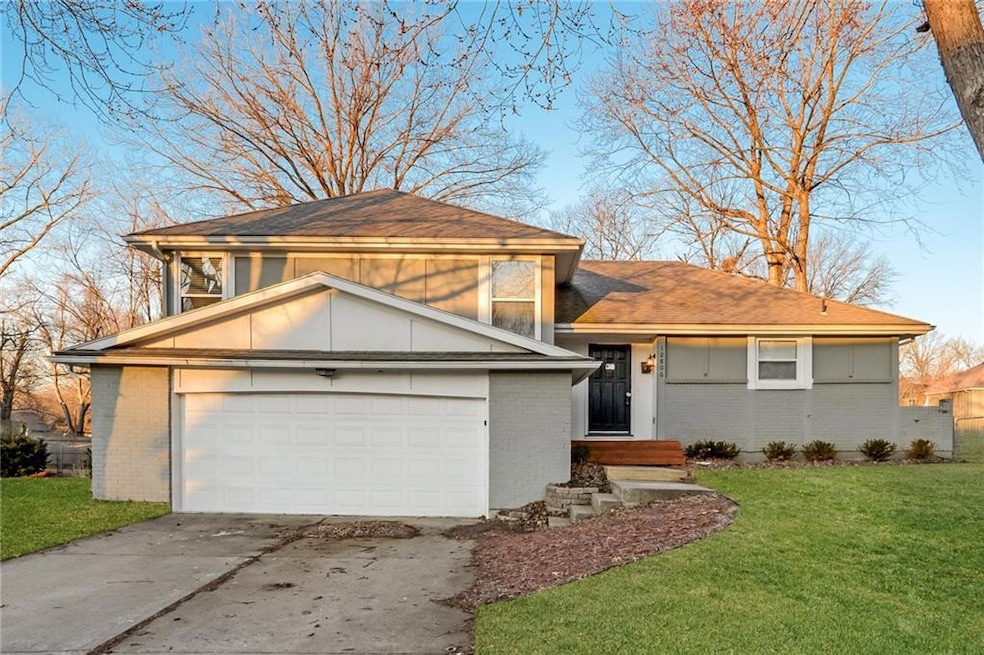 12806 Richmond Ave, Grandview, MO 64030 - photo 1