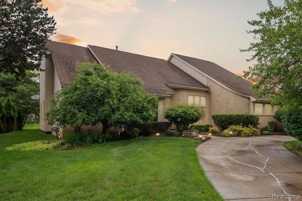 6827 Torybrooke W Bloom - Barbara Chick Realt