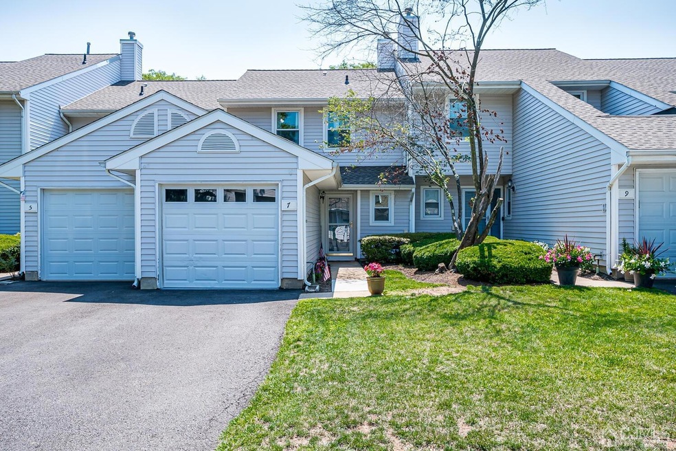 7 Tall Oaks Ct, Parlin, NJ 08859