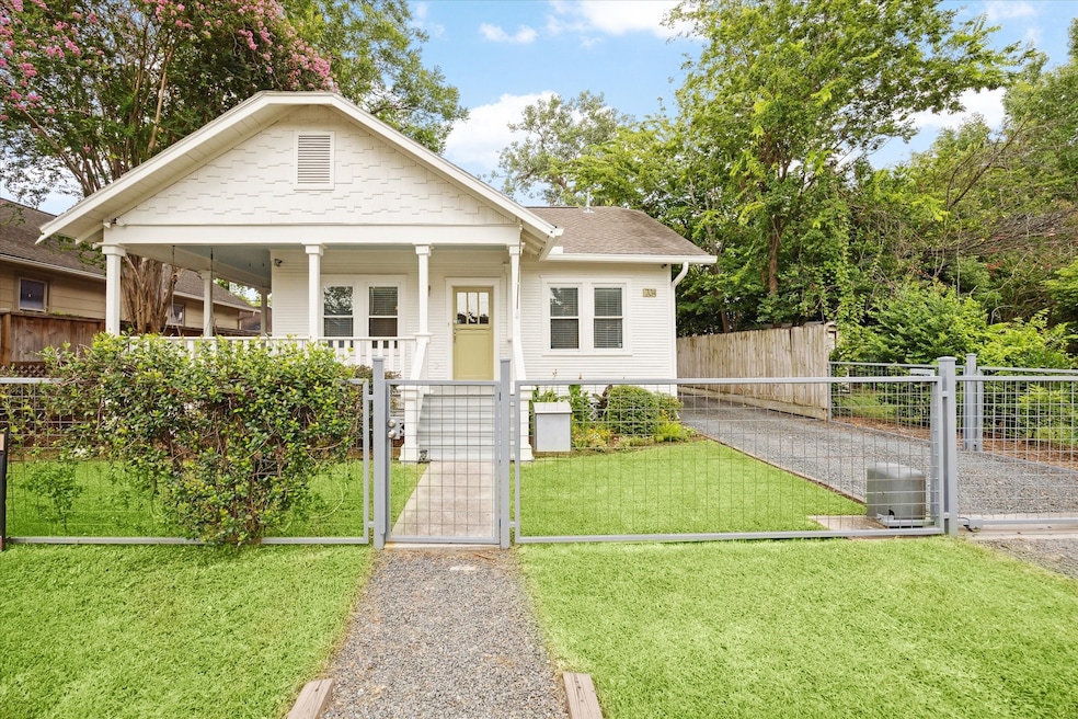 704 Archer St, Houston, TX 77009 - photo 1