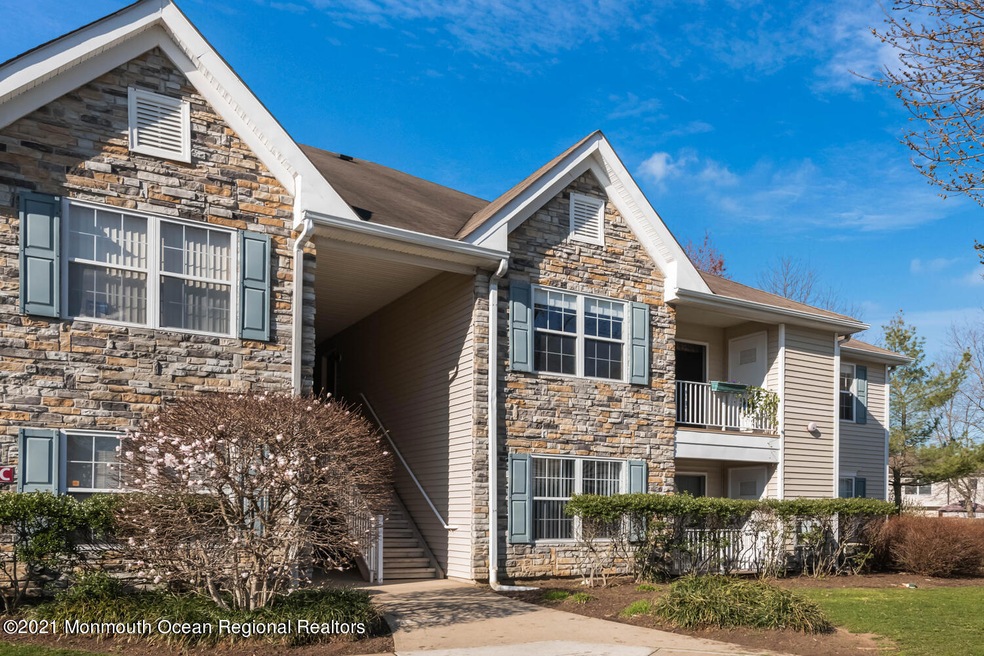 306 Wedgewood Cir, Belford, NJ 07718 - photo 1