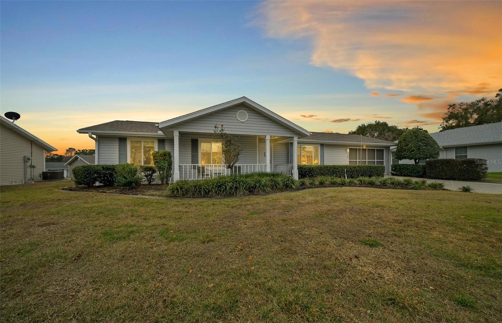 Hampton Model 2 Bedroom 2 Bathroom **Furnished**with a bonus room!
