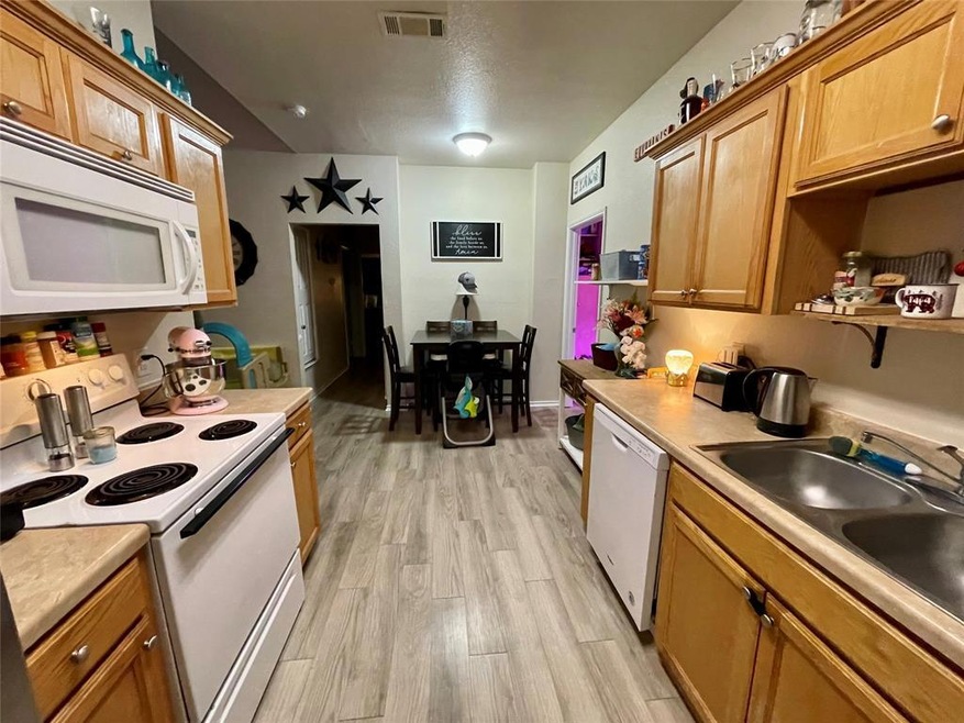 101 Collett Ct unit 101-103, Weatherford, TX 76088 - photo 1