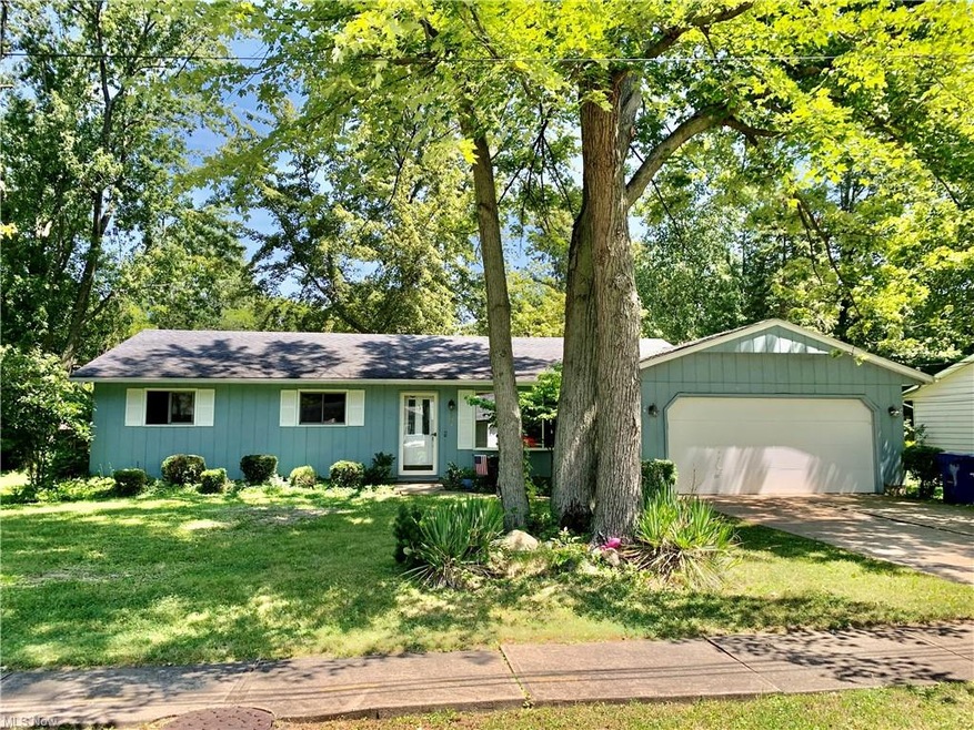 853 Pasadena Ave, Sheffield Lake, OH 44054 - photo 1