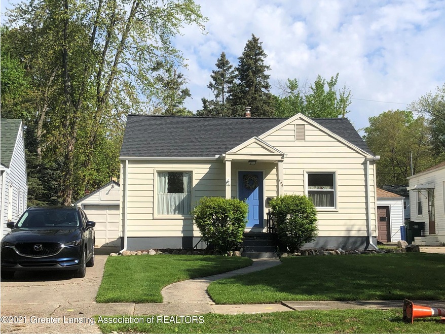 529 N Dexter Dr, Lansing, MI 48910 - photo 1