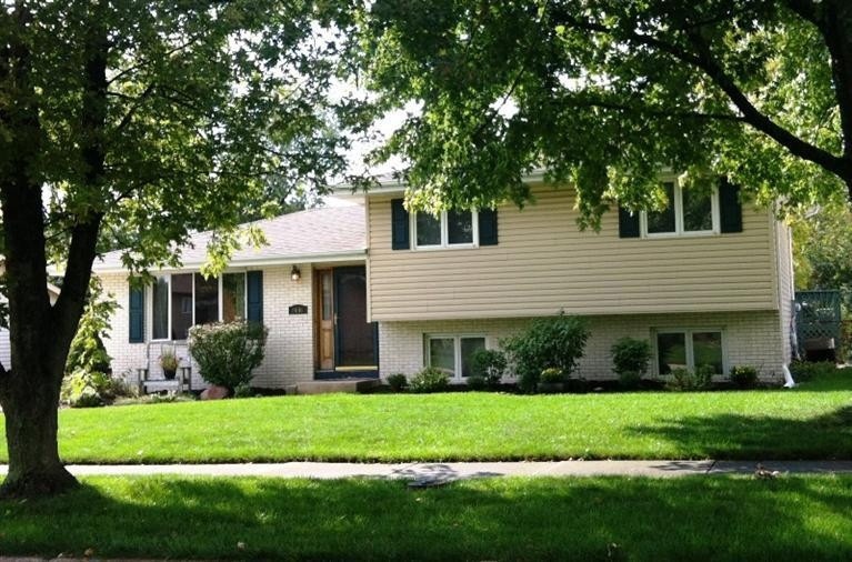 9806 Arthur Ct, Crown Point, IN 46307 - photo 1