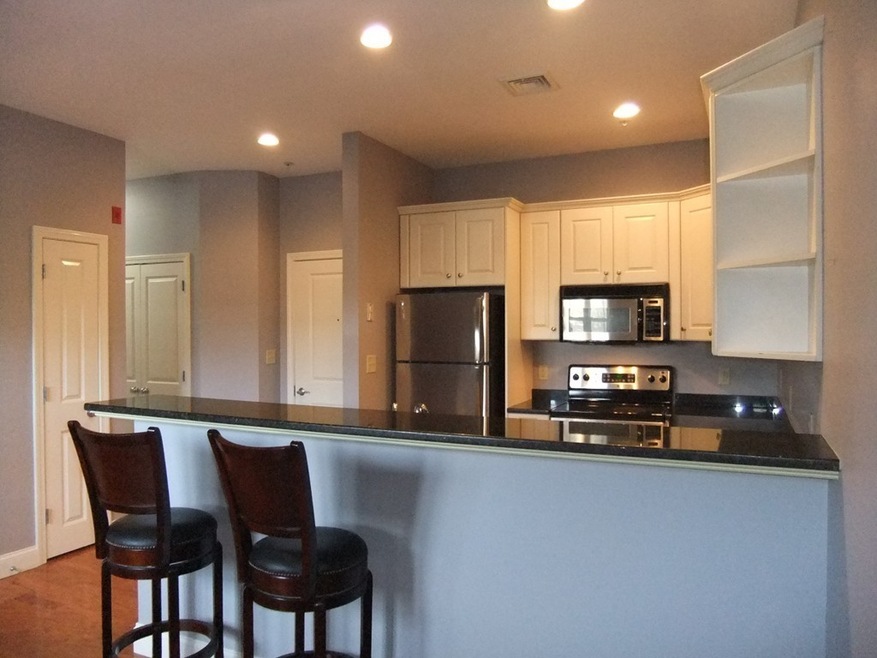 188 Summer St unit 16, Weymouth, MA 02188 - photo 1