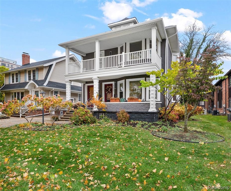 View of front facade with a porch and a front lawn