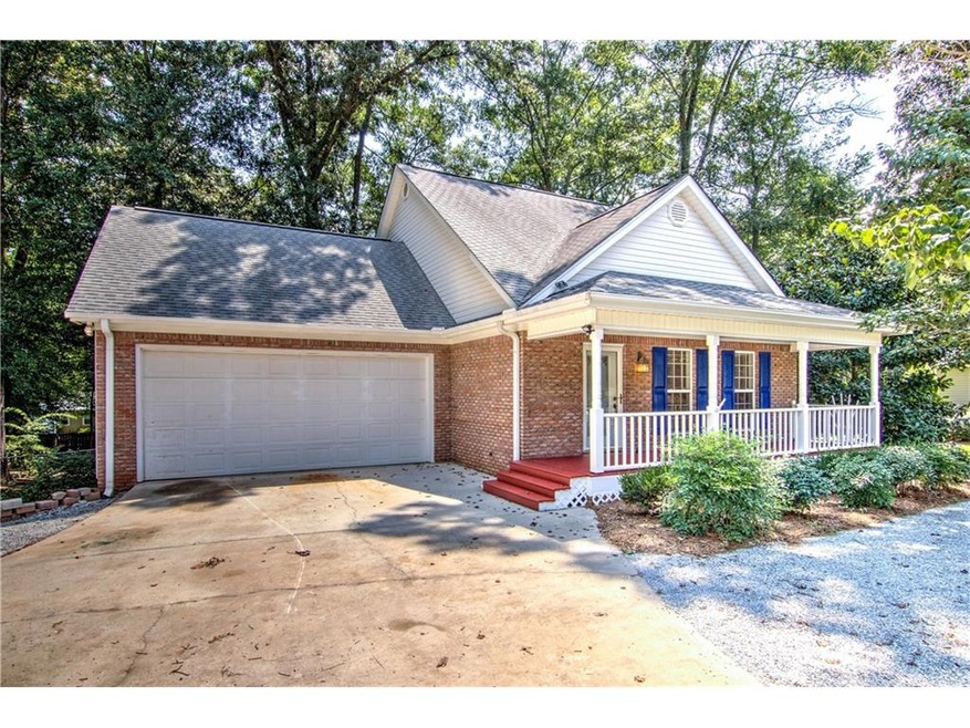 211 Crestview Dr, Jefferson, GA 30549 - photo 1