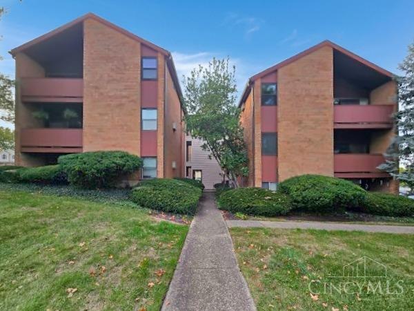 4901 Chalet Dr unit 309, Cincinnati, OH 45217 - photo 1