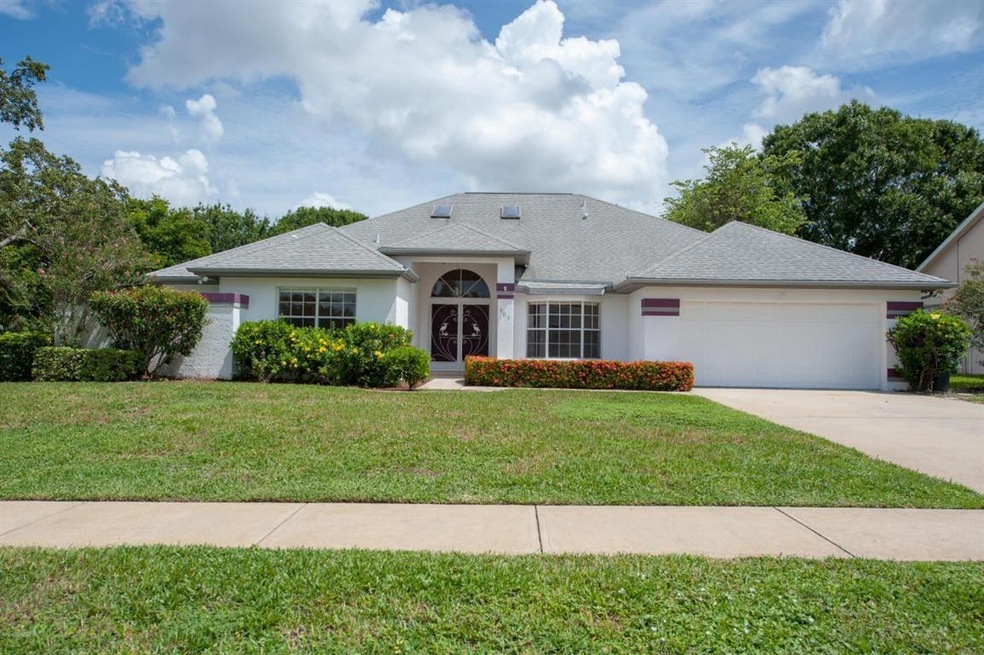 905 Falls Trail