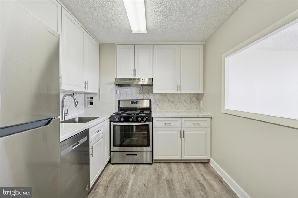 Radnor House unit 521, Bryn Mawr, PA 19010 - photo 1