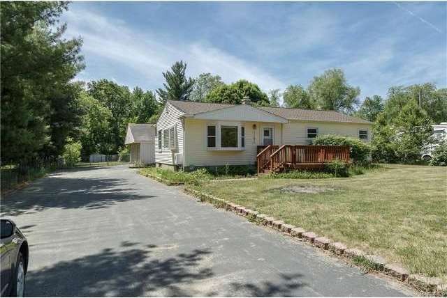 7161 Wedworth St, Waterford, MI 48327 - photo 1