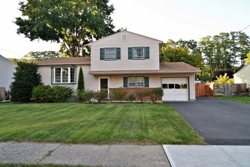 135 Deerfield Dr, Hackettstown, NJ 07840 - photo 1