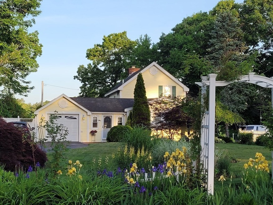 19 Lake St, Wrentham, MA 02093 - photo 1