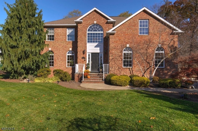 4 Kelly Ct, Green Brook, NJ 08812 - photo 1