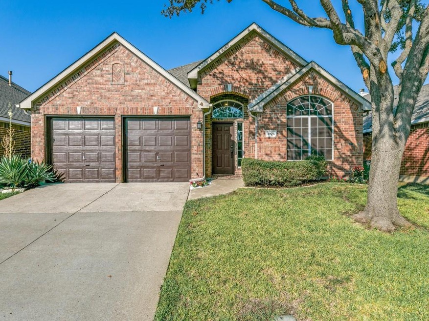 Front facade with a garage and a front yard
