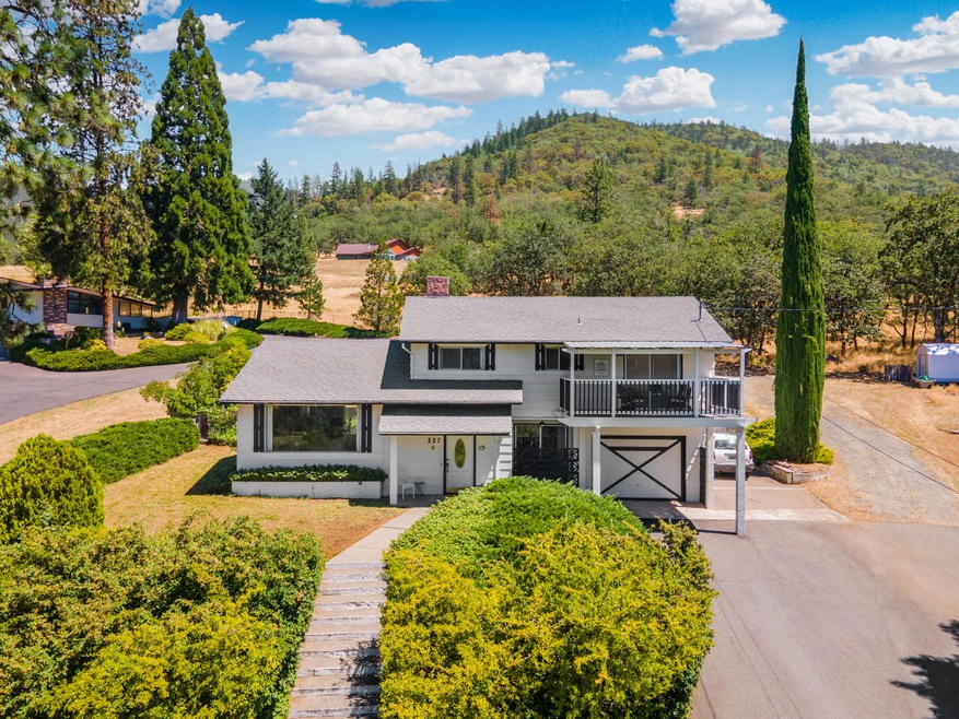 337 NE Scenic Dr, Grants Pass, OR 97526 - photo 1