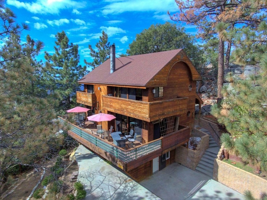 Architecturally unique w/treehouse views