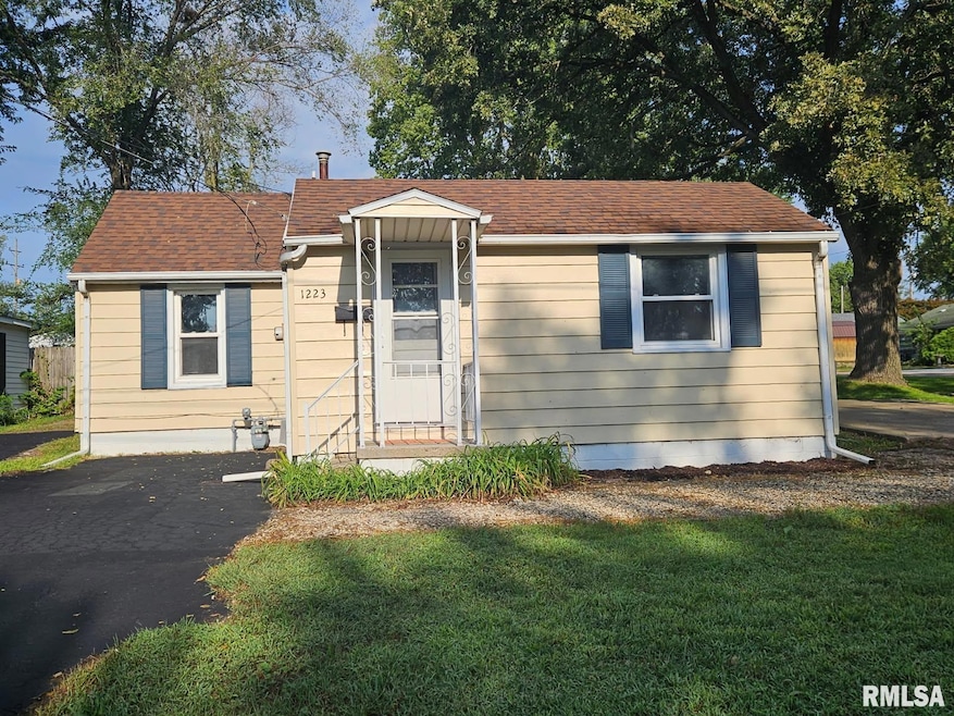 1223 N Front St, Chillicothe, IL 61523 - photo 1