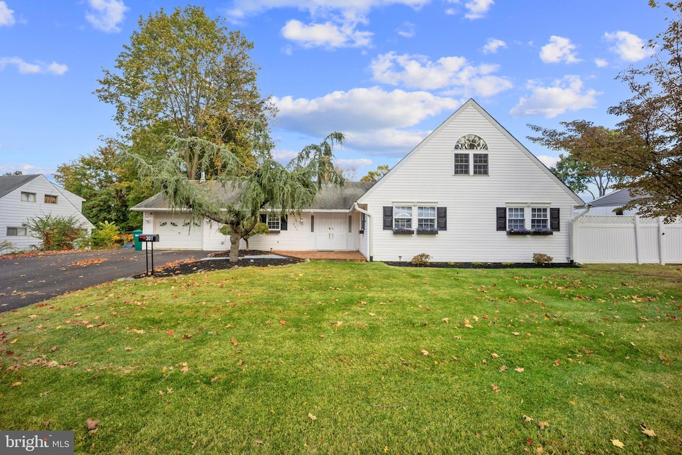 301 Snowball Dr, Levittown, PA 19056 - photo 1