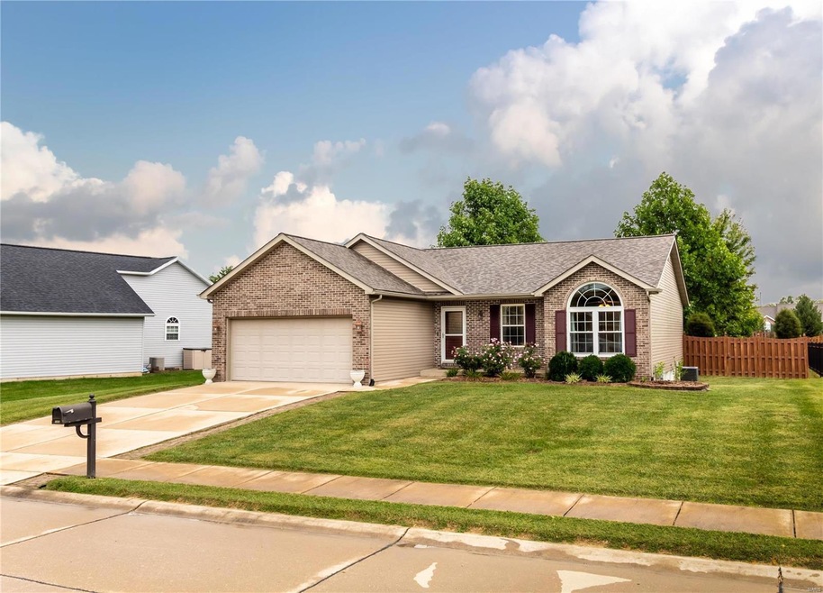 1936 Wellington Ln, Maryville, IL 62062 - photo 1