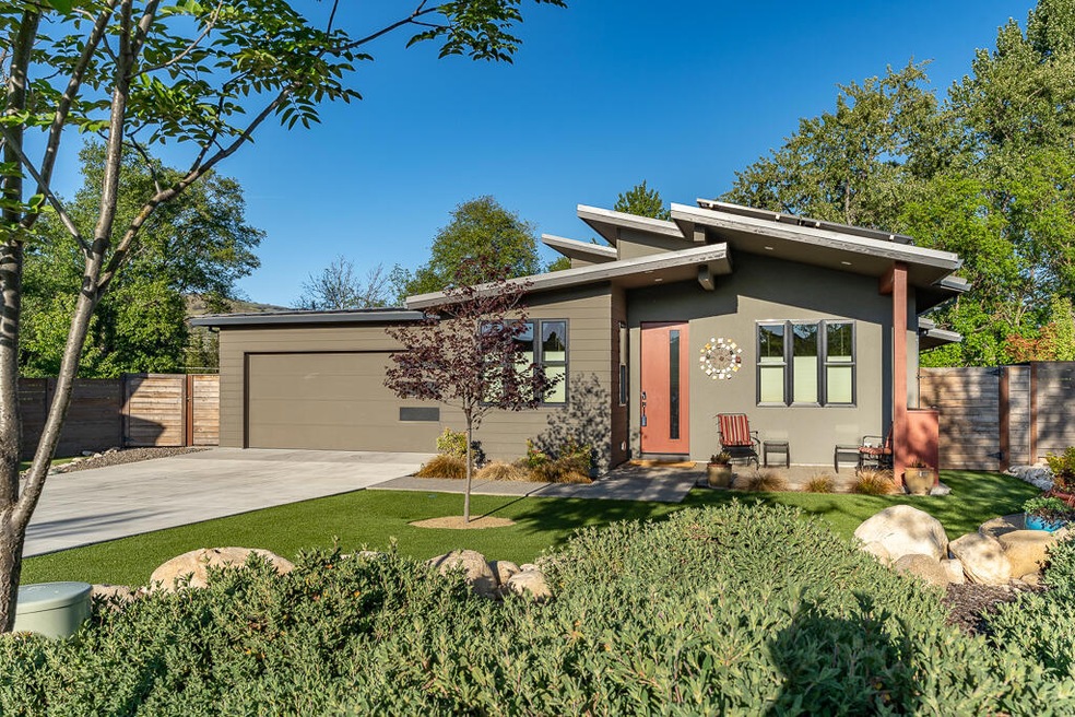 869 Sander Way (1 of 4)