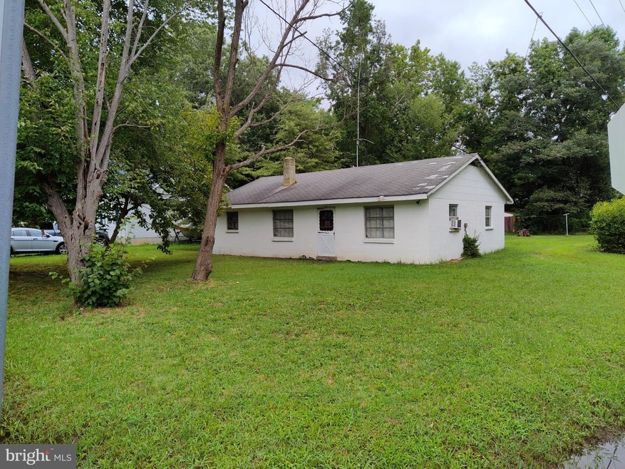 422 Rolando Dr, Colonial Beach, VA 22443 - photo 1