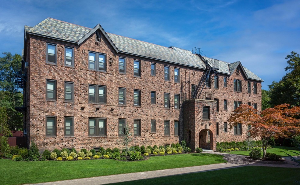 821 Woodmere Ct unit 2A, Woodmere, NY 11598 - photo 1