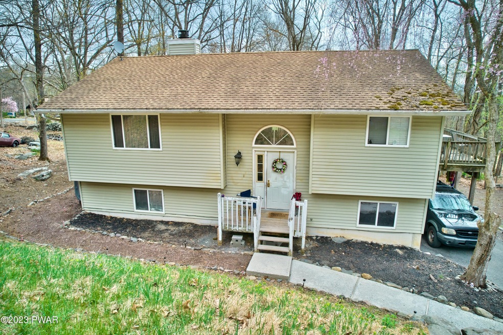 1052 Maple Lake Dr, Bushkill, PA 18324 - photo 1