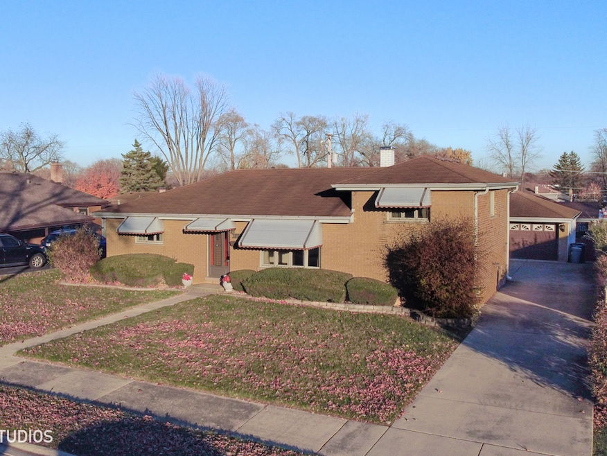 701 N Craig Place, Addison, IL 60101 - photo 1