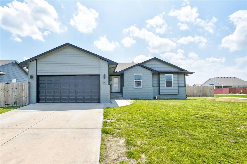 701 S Longbranch Dr, Maize, KS 67101 - photo 1