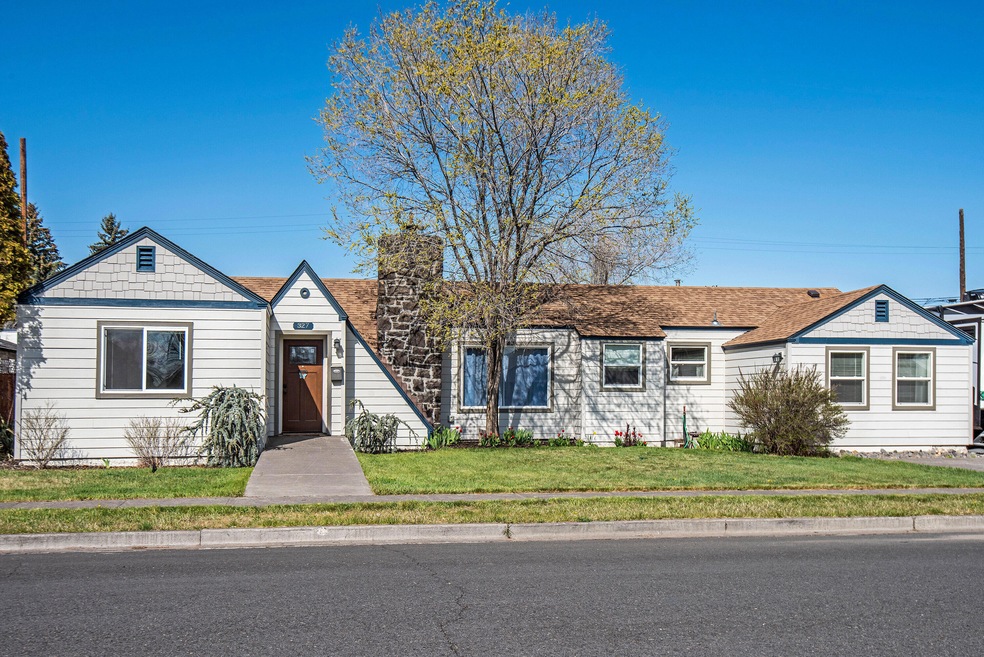 327 SW 10th St Redmond OR-print-001-001-