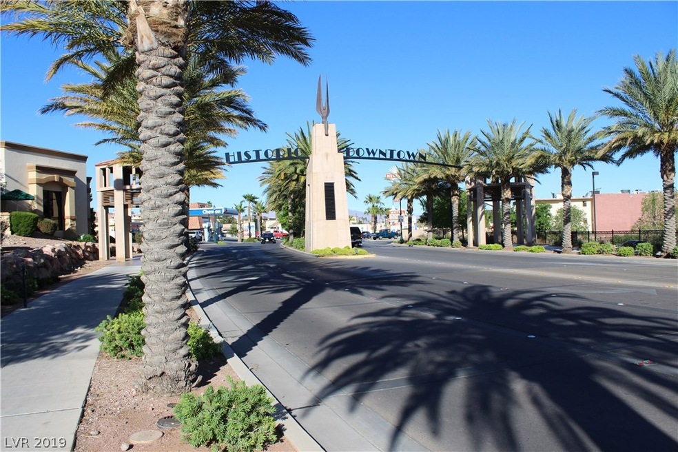 Welcome Home! Walking Distance to Grocery Store, H