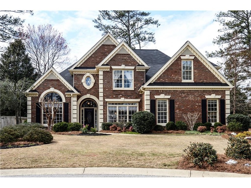 STATELY TRADITIONAL BRICK IN SOUGHT AFTER CAMDEN G