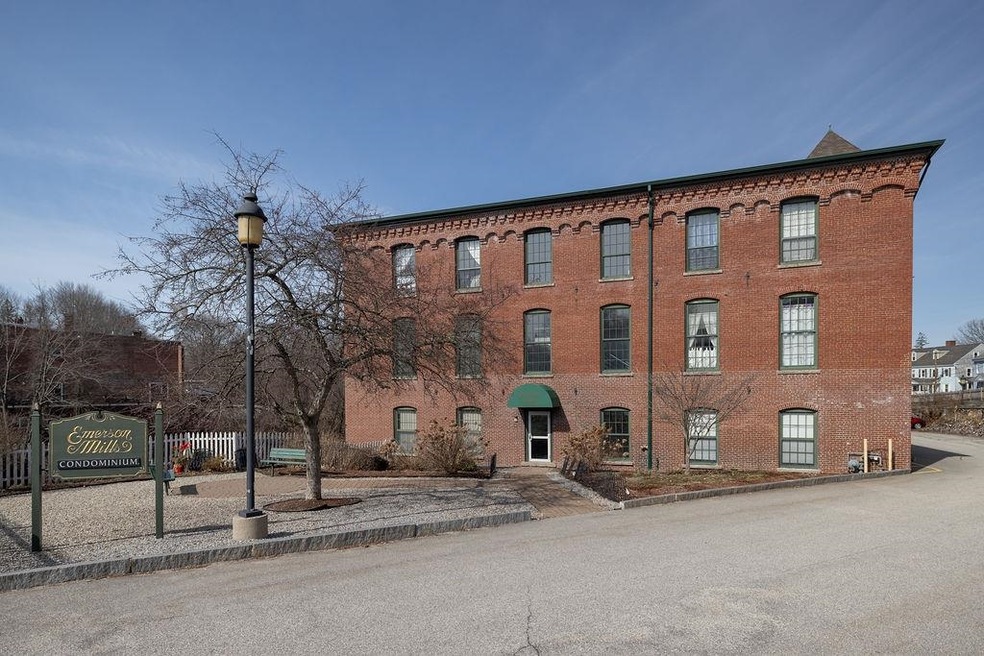 Emerson Mills unit 210, Pembroke, NH 03275 - photo 1
