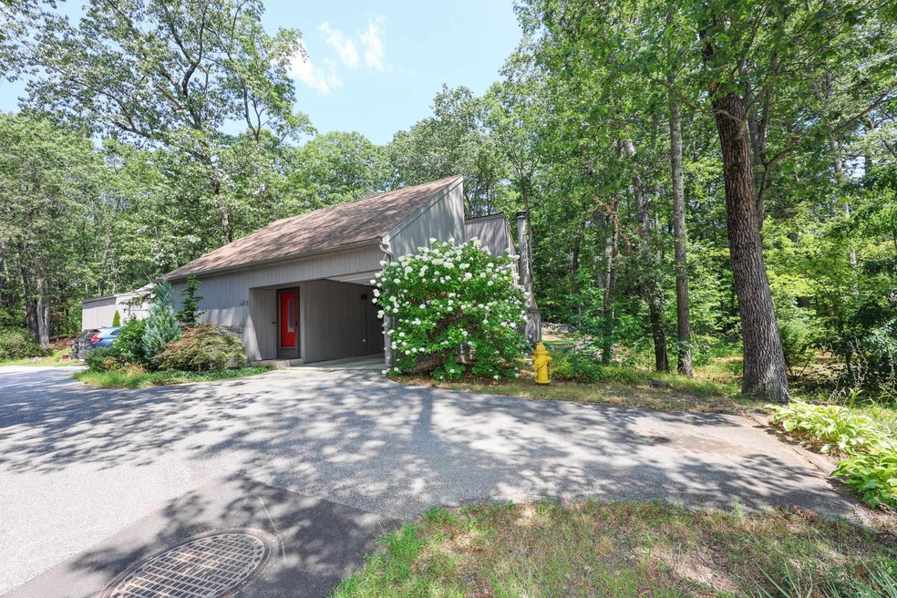 188 Coburn Ave unit 188, Nashua, NH 03063 - photo 1