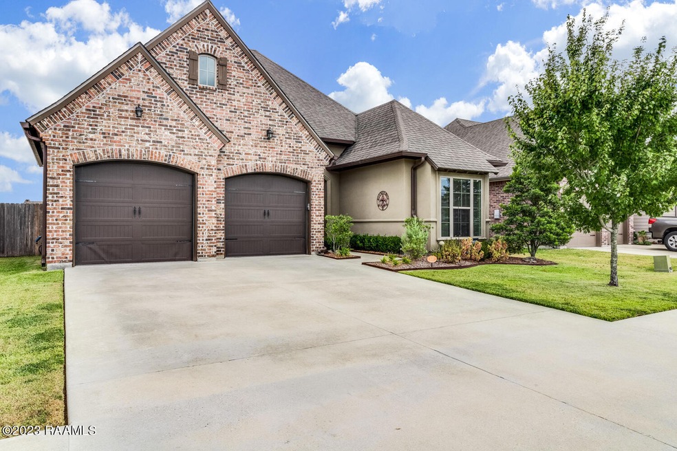 121 San Sebastian Dr, Youngsville, LA 70592 - photo 1