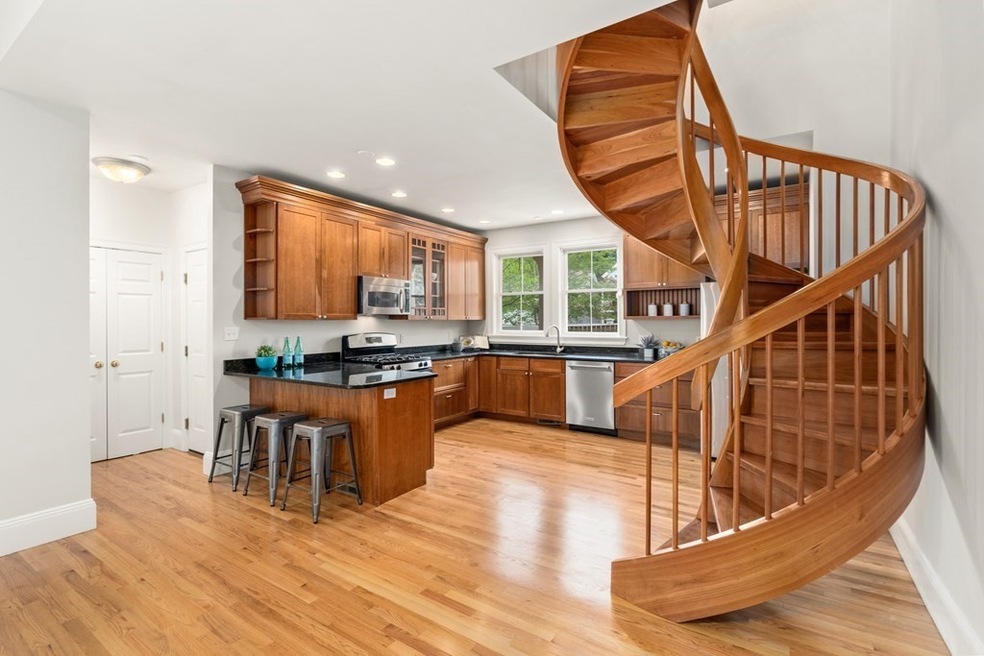 7 Munroe St unit 2, Newtonville, MA 02460 - photo 1