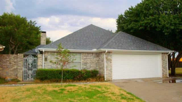 1502 Carol Ln, Wichita Falls, TX 76302 - photo 1