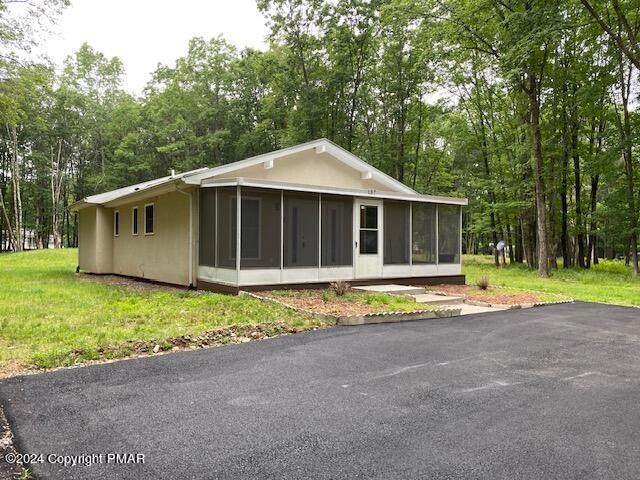 137 Shenkel Rd, Effort, PA 18330 - photo 1