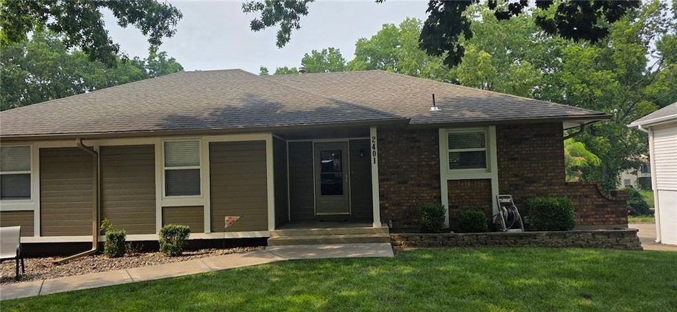 2401 NW London Dr, Blue Springs, MO 64015 - photo 1