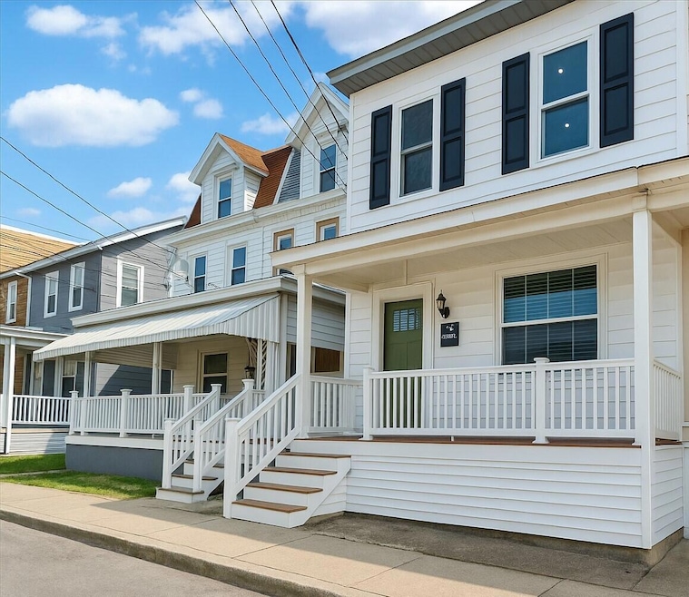 12 W 6th St Exterior