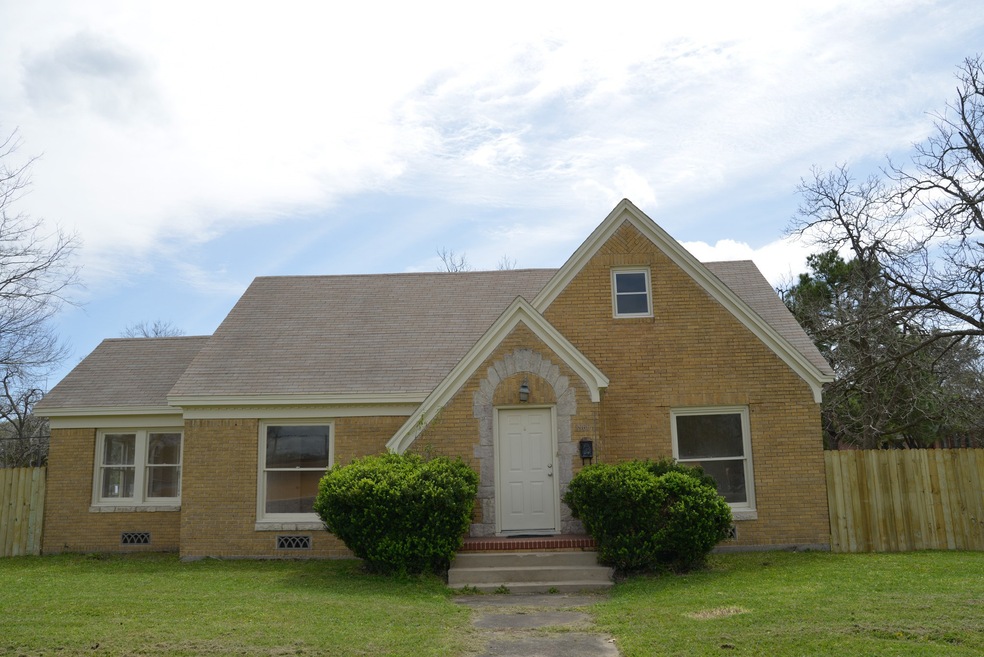 2900 6th St, Bay City, TX 77414 - photo 1