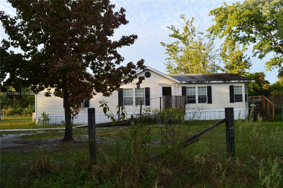 5785 E Tangerine Ln, Okeechobee, FL 34972 - photo 1