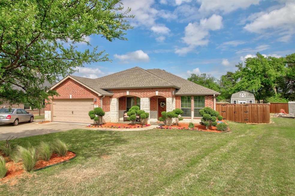 107 Mohave Dr E, Gainesville, TX 76240 - photo 1